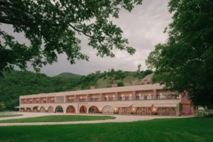 Pabellon- Iconic Contemporary Event Venue in Kakheti